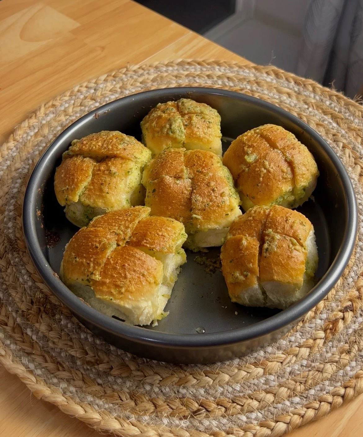 Cheesy Roasted Garlic Buns
