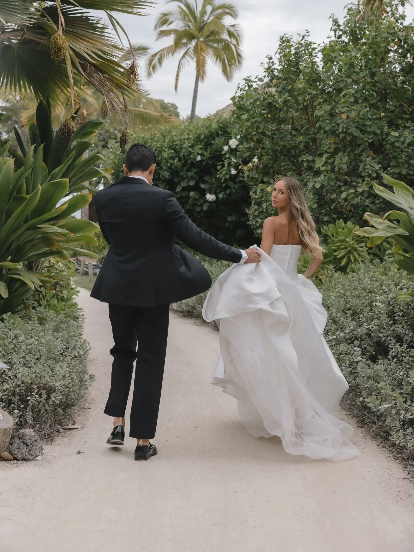 Olivia and Alex
The Wedding @konavillagerosewood

Planning: @sunshowerweddings
Venue: @konavillagerosewood
Videography: @morelifefilms
Content: @aimeebarton_