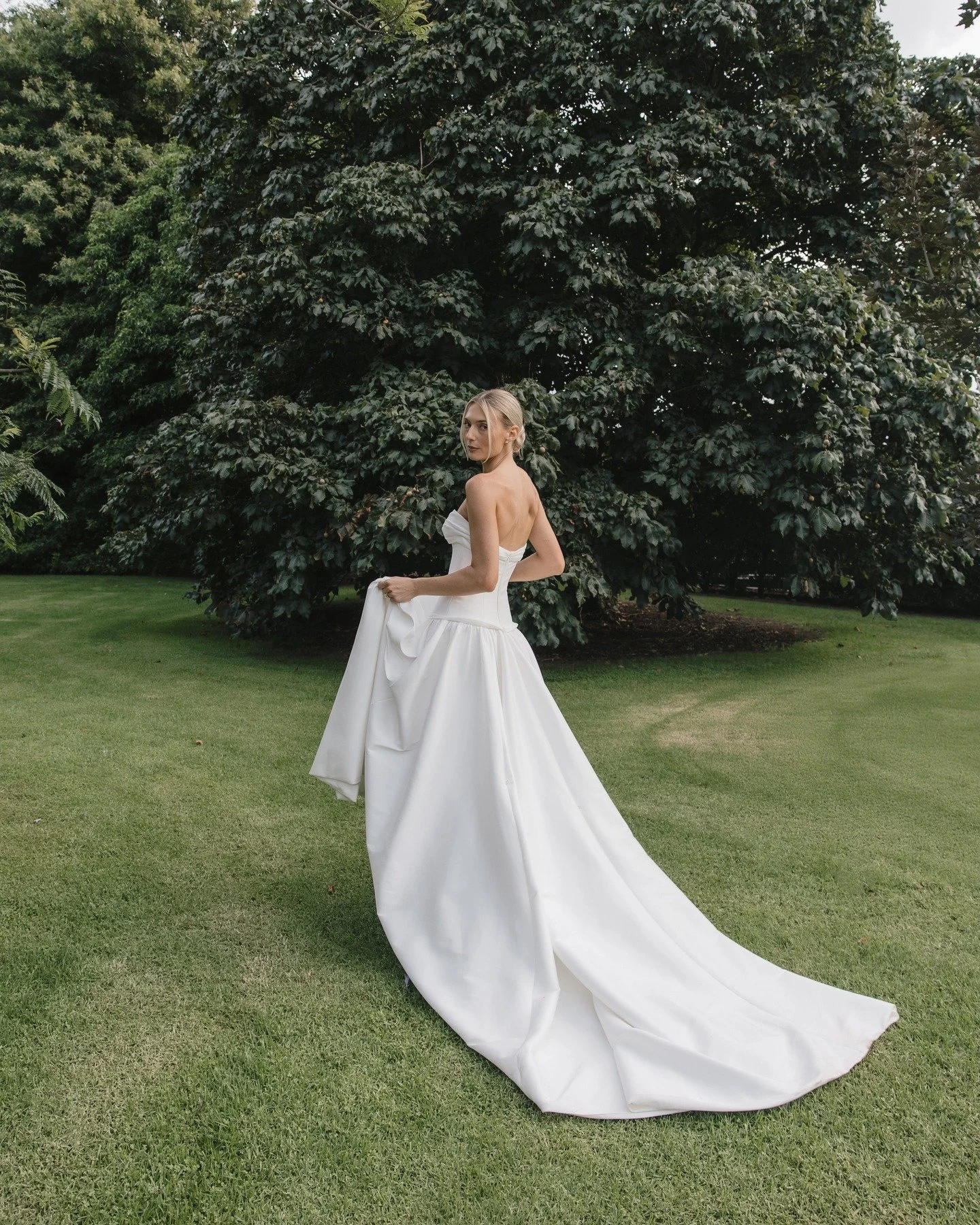 Rachel and Mat

Photographer @biancavirtueweddings
Planner @aimeebarton_ | @rachelrara_ 
Videographer @chapters.films
Content @theaisle___
Hair &amp; Make Up @thepeach_club
Venue @ataahuaestate
Dress @trishpeng
Veil @harriettfalvey
Furniture @lucysev
