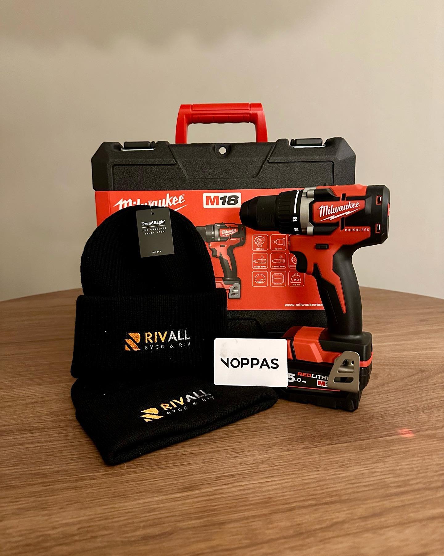 Utlottning!

Vi startar &aring;ret med en utlottning d&auml;r vinnaren tar hem inte ett, utan hela tre fina priser!

Vinsten &auml;r:
	⁃	En 18V skruvdragare med tv&aring; batterier och en laddare fr&aring;n @milwaukeetoolse och @c24bygggavle 
	⁃	Ett 