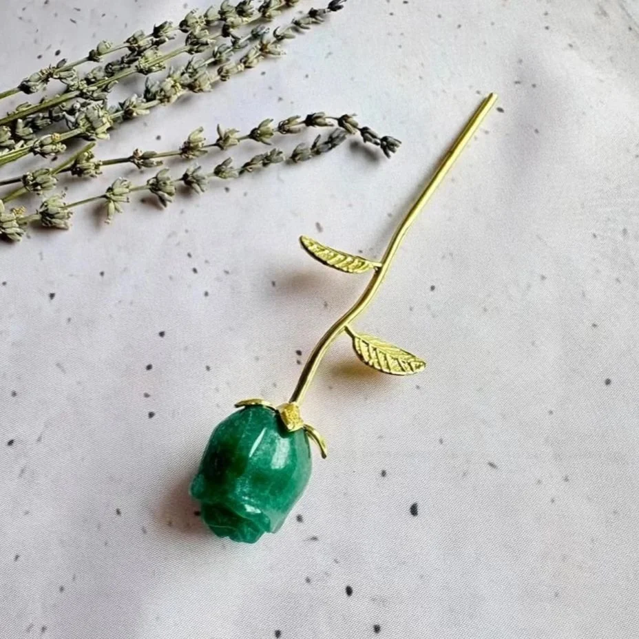 Crystal Green Aventurine rose available with gold or silver coloured stem