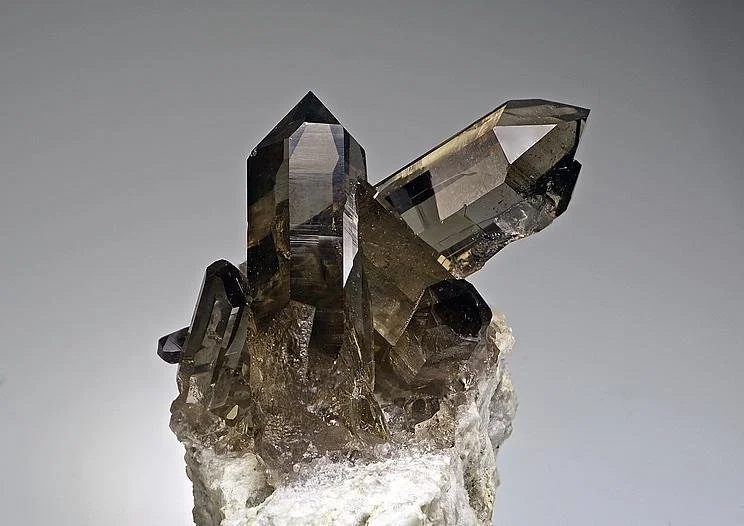 Smokey Quartz: Meaning, Geology, History &amp; Crystal Lore