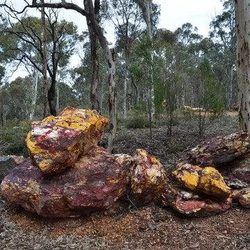 Mookaite: Australia’s Colourful Stone Born From an Ancient Sea