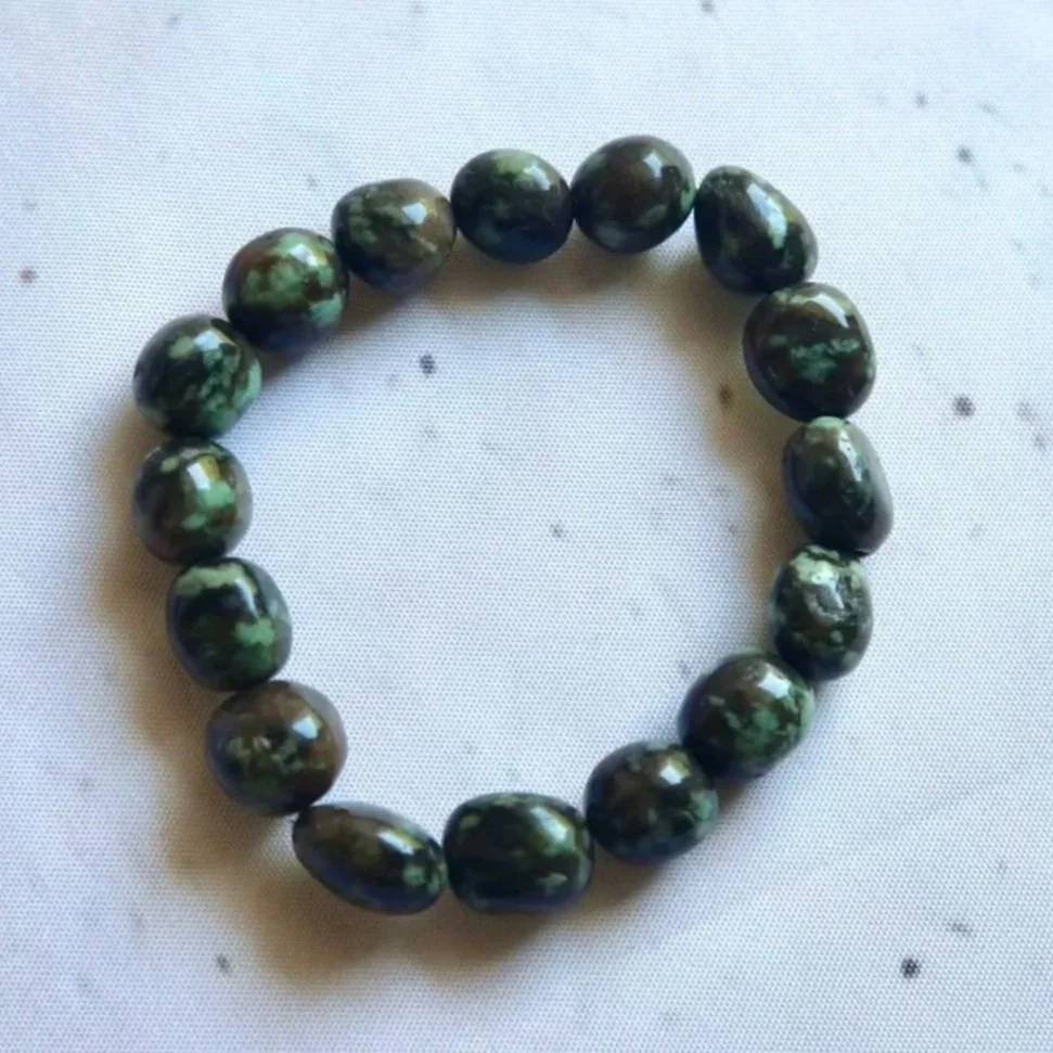 Nundoorite tumble bead bracelet featuring polished 8–12mm stone beads.