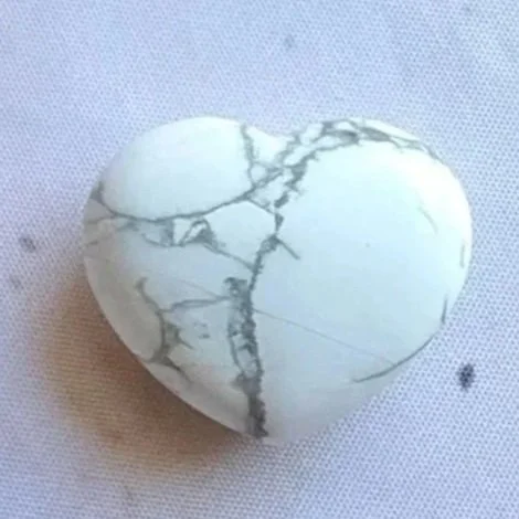 Howlite | Puff Heart