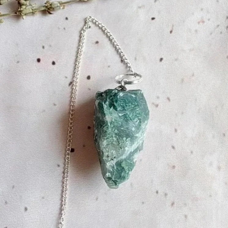 Natural rough Moss Agate crystal pendulum with silver-coloured chain