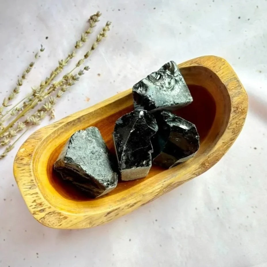 Natural rough Black Obsidian crystal with an average weight of approximately 79gNatural rough Black Obsidian crystal with an average weight of approximately 79g