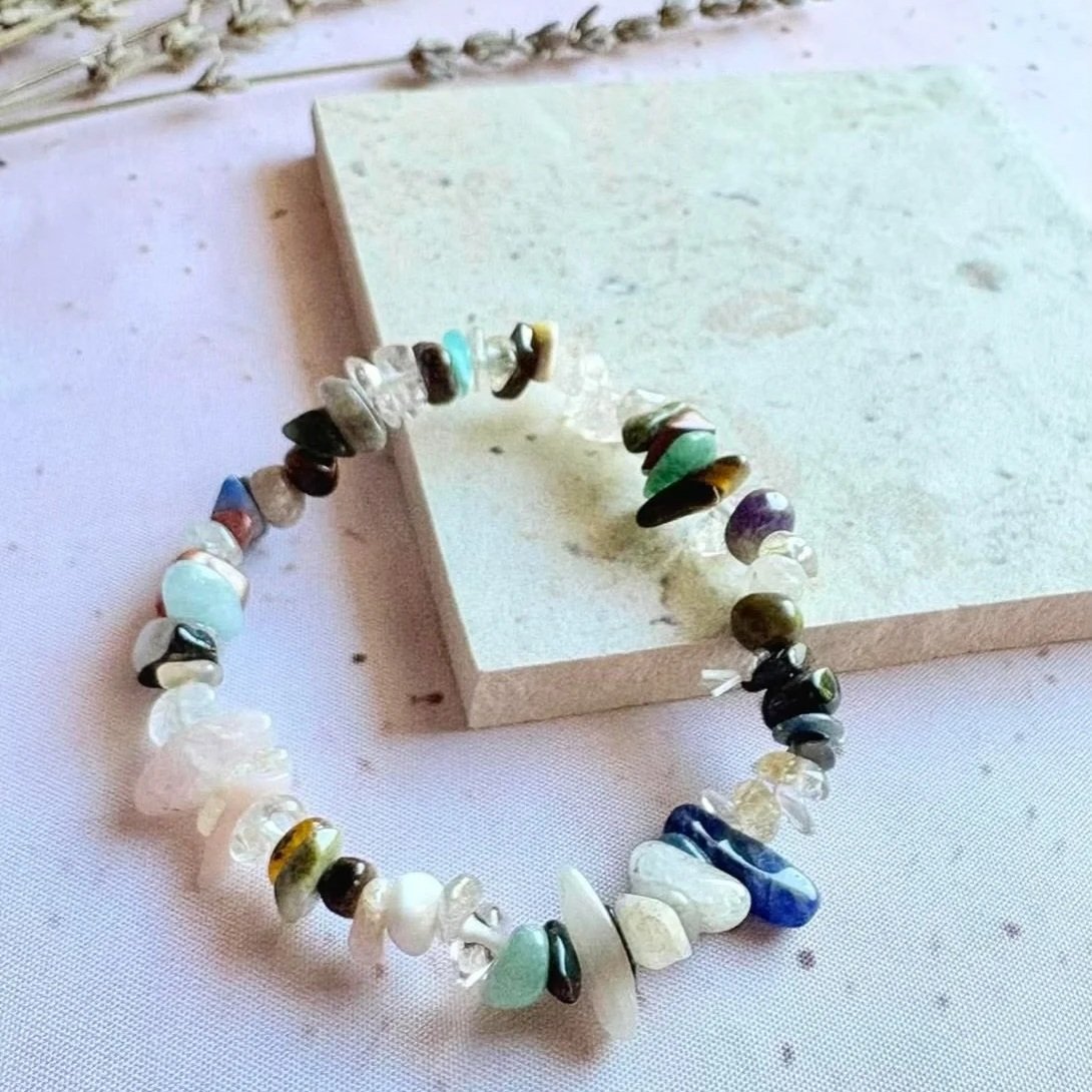 Colourful mixed crystal chip bracelet suitable for everyday wear