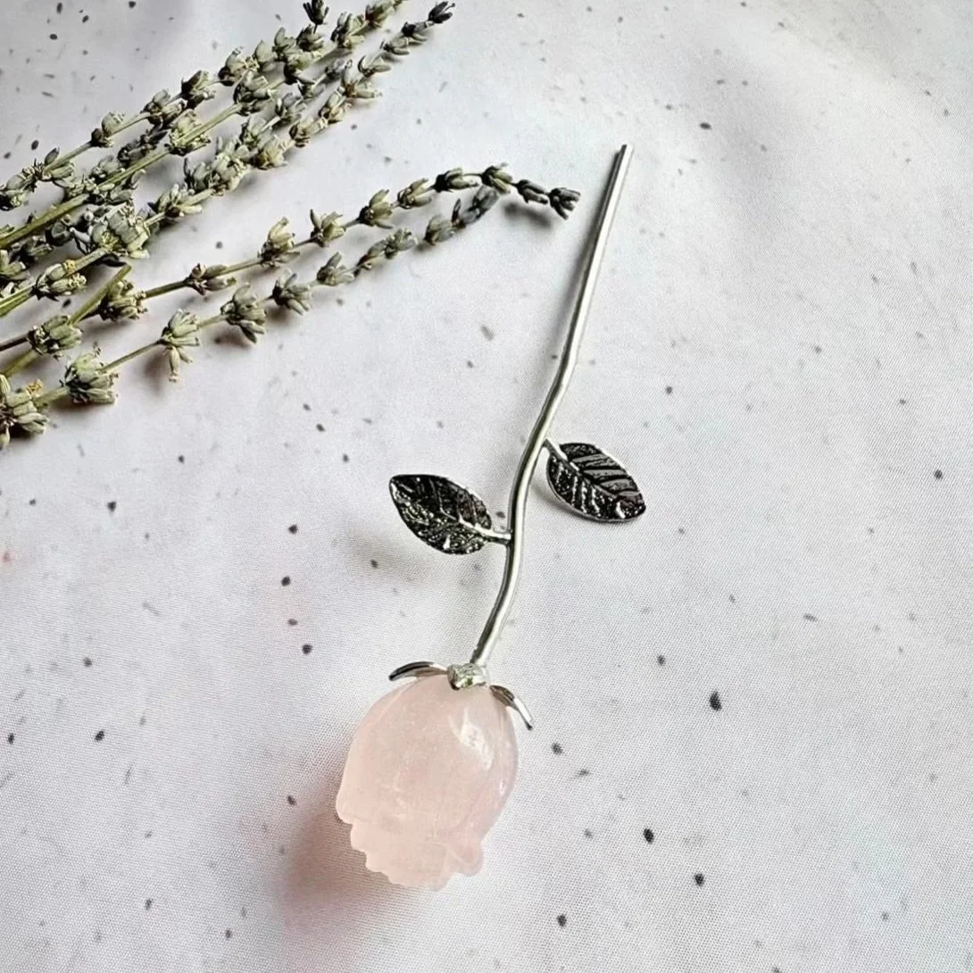 Decorative Rose Quartz flower suitable as a gift or home décor piece