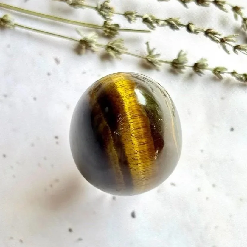Exact Tiger's Eye crystal egg shown in product photos