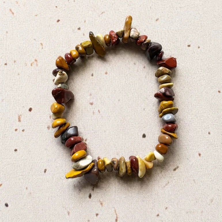 Stretch Mookaite Jasper chip bracelet showcasing natural Australian earthy tones and unique patterns