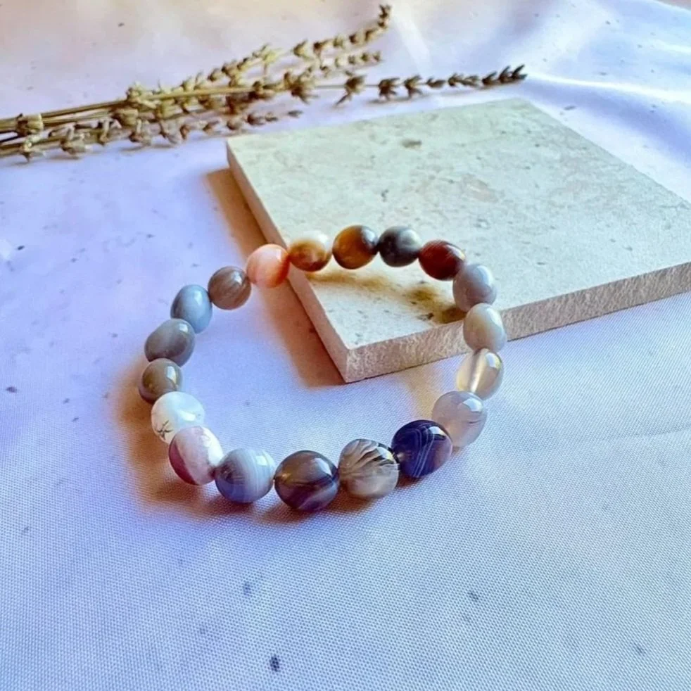 Polished Botswana Agate stretch bracelet with tumble-shaped crystal beads