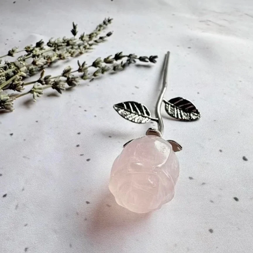 Rose Quartz rose featuring a silver coloured stem and soft pink crystal petals