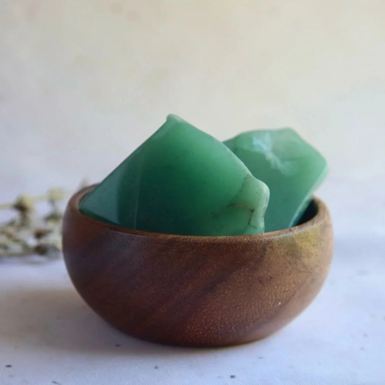 C48FD5F4-C167Green Aventurine crystal slab with natural green colouring and polished surface48BE-8DA9-74C1E3F2554F.jpg