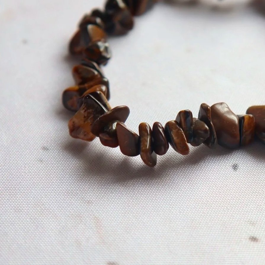 Natural Tiger’s Eye crystal chip bracelet with irregular polished stone pieces