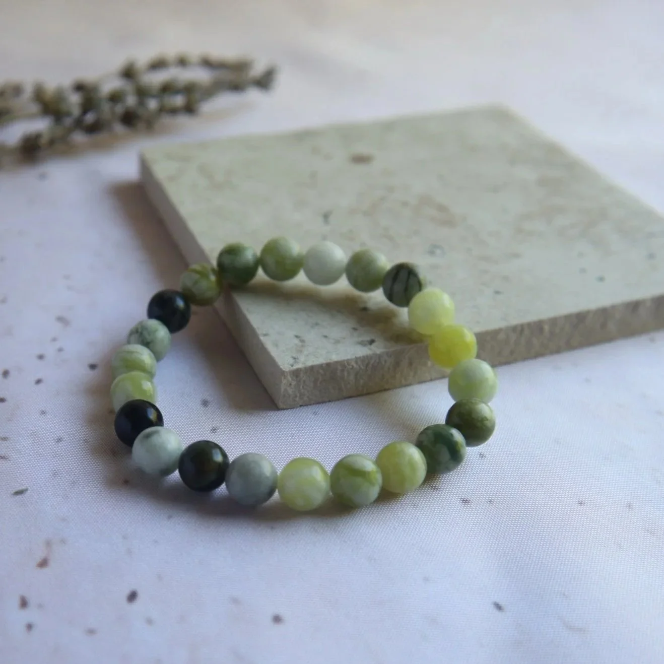 Green Flower Jade crystal bead bracelet with natural patterning
