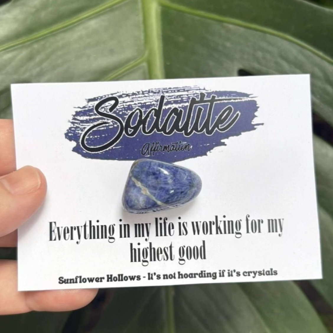 Sodalite crystal with affirmation card reading “Everything in my life is working for my highest good”