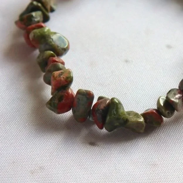Natural Unakite crystal chip bracelet featuring irregular polished stone pieces