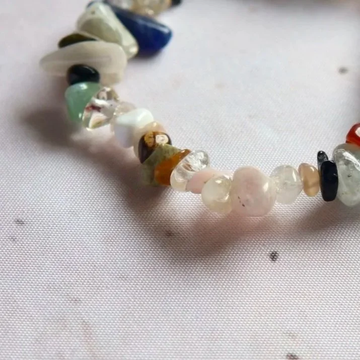 Natural mixed crystal chip bracelet with varied colours, textures and mineral patterns