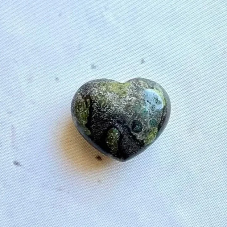 Natural Dragon's Blood Jasper puff heart with green and red patterns