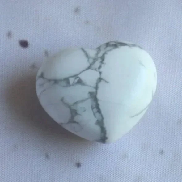 Howlite | Puff Heart