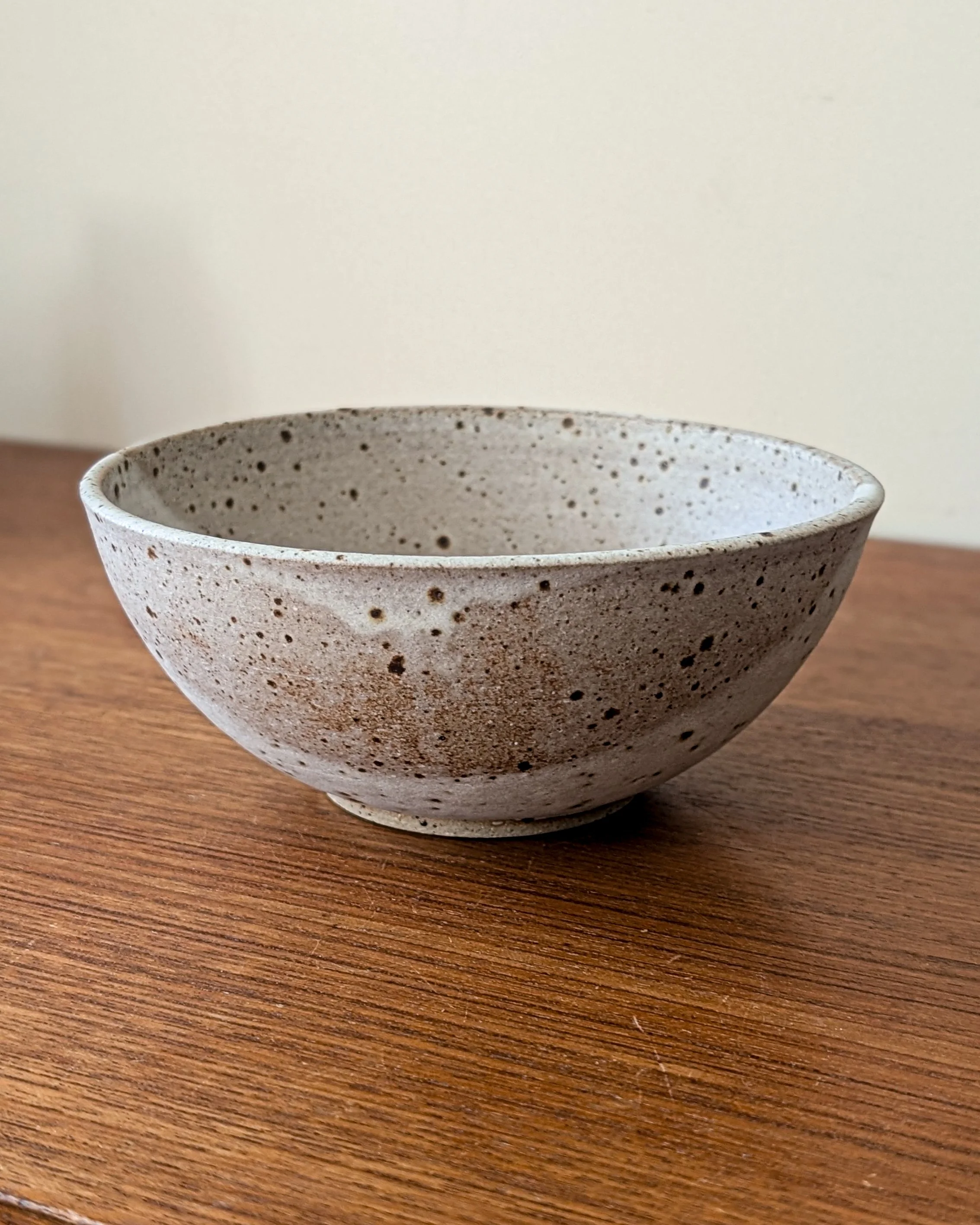 Ivory Dip Super Speckled Medium Bowl