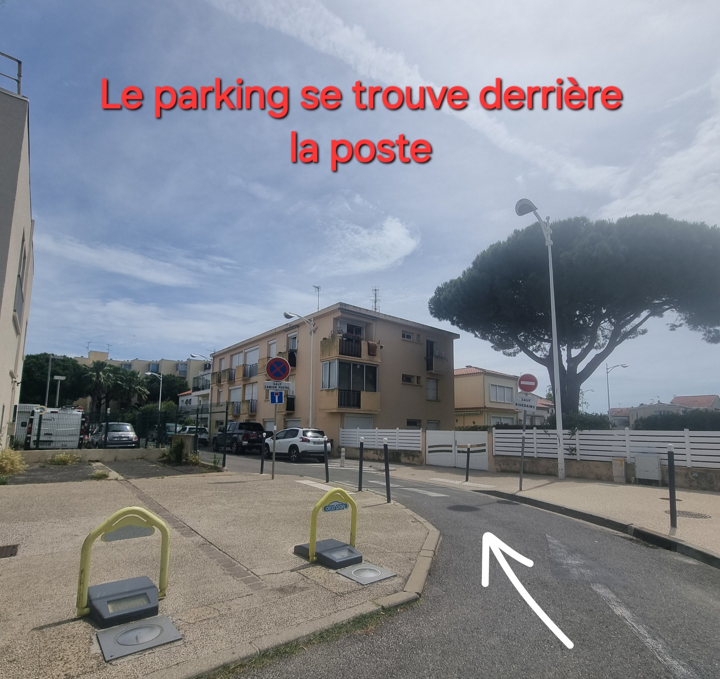 Place de parking privée / nuit