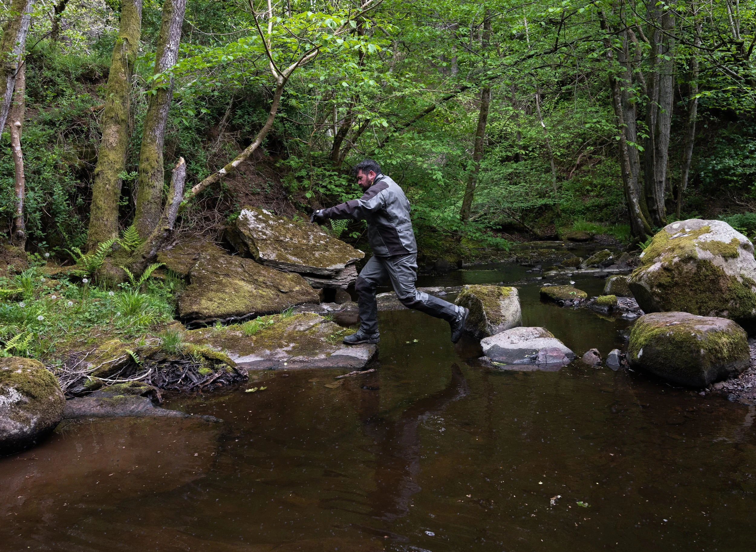 If there's one man who doesn't like wet feet it's Davy!