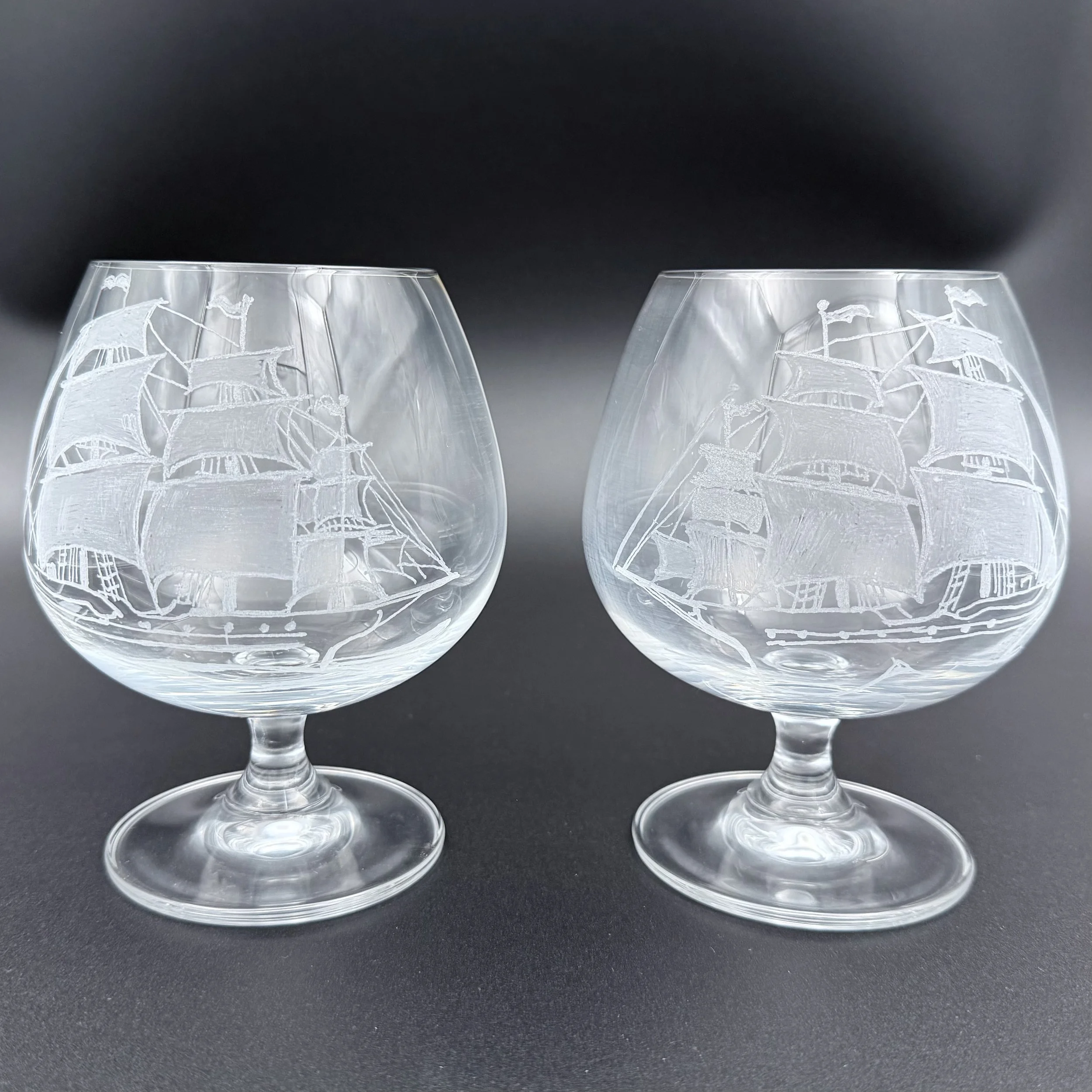 Handgraverad cognacskupa 625 ml i blyfri kristall