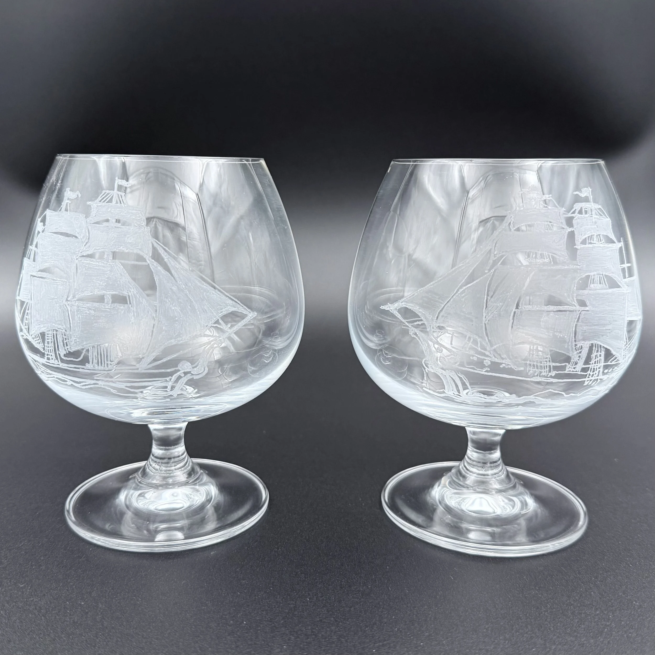 Handgraverad cognacskupa 625 ml i blyfri kristall