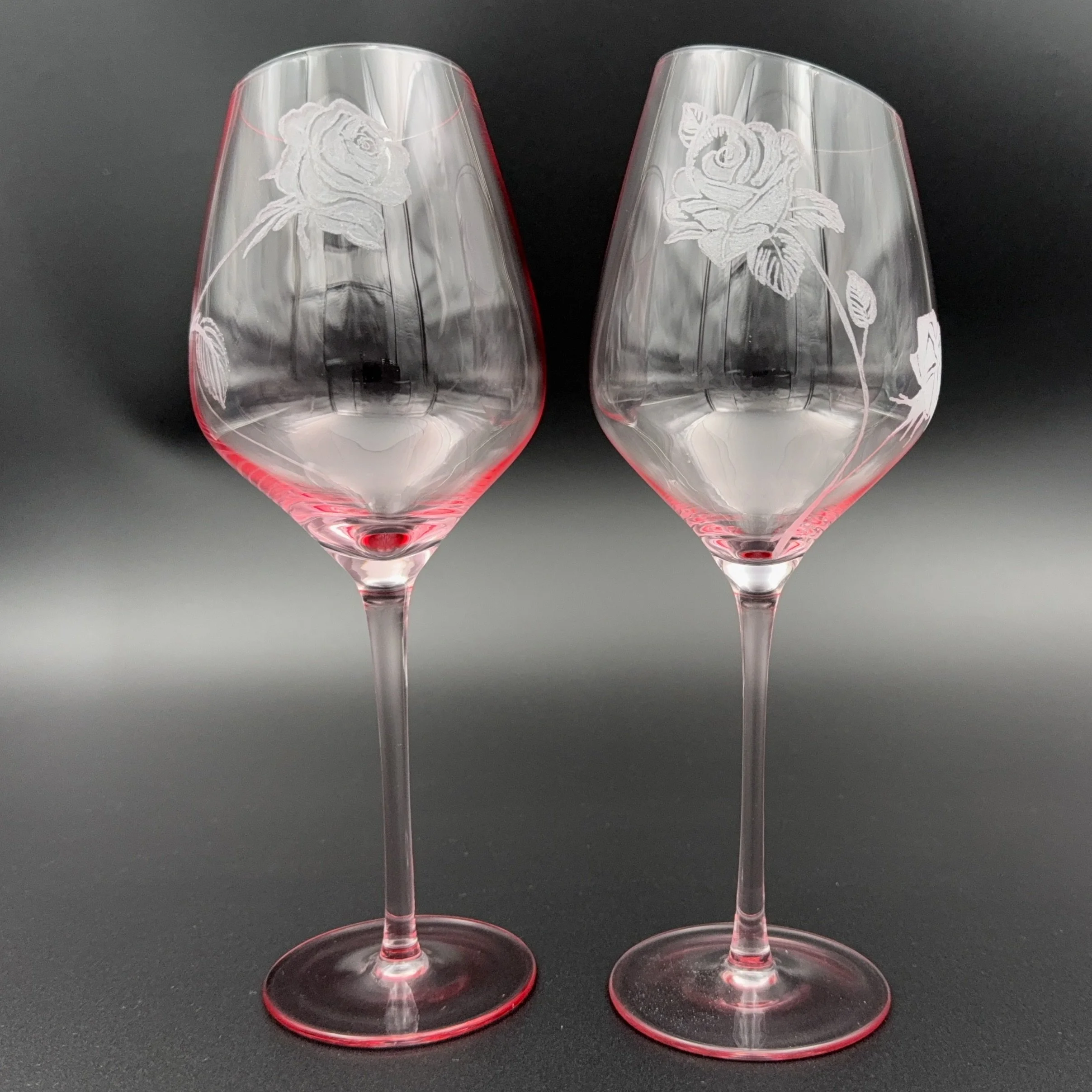 Vinglas 52 cl snedskuret, handgraverat rödtonat