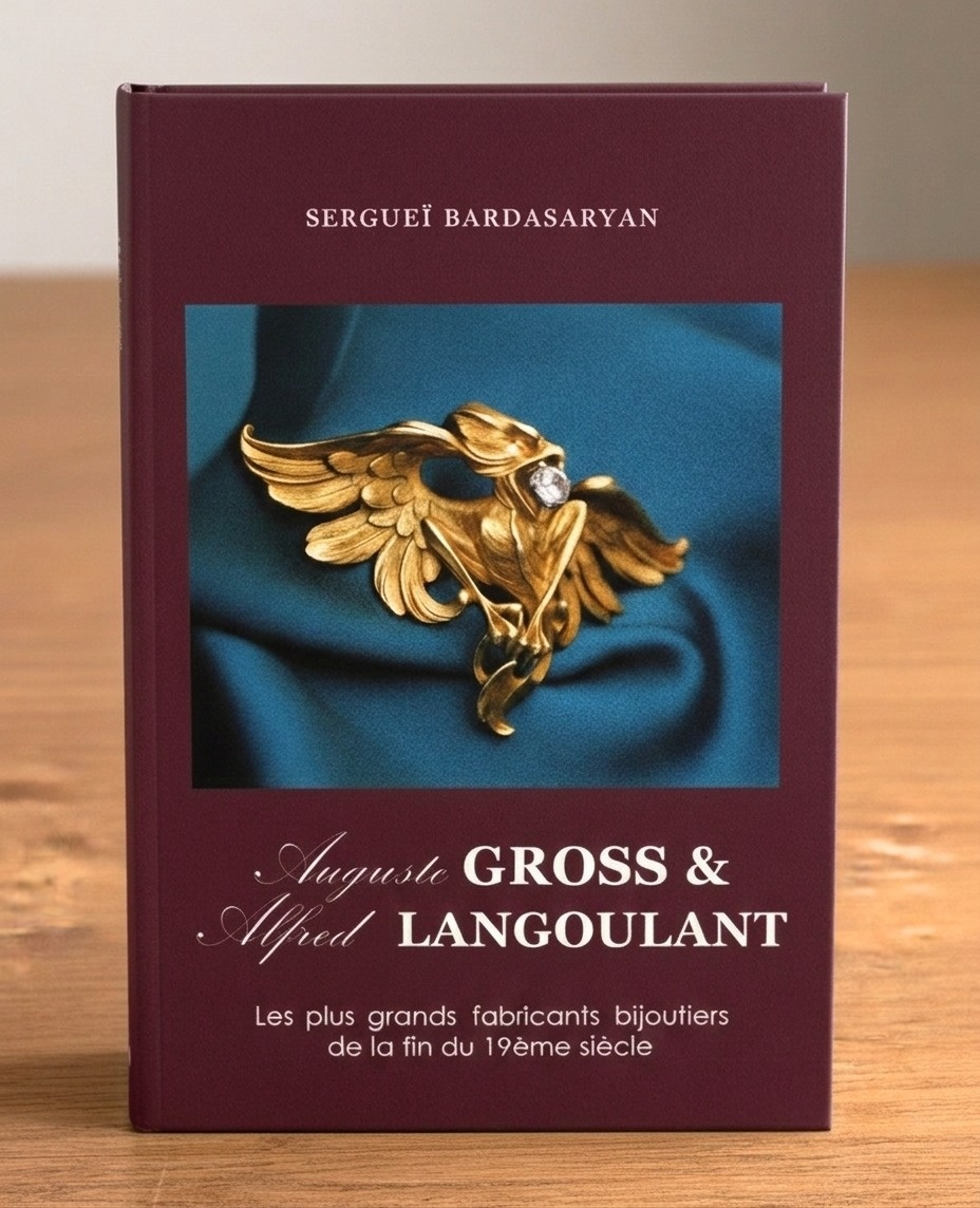 Livre coloré marron foncé avec image d'une broche en forme d'oiseau en or et pierre brillante, texte indiquant 'Serguei Bardasaryan' et 'August Gross & Alfred Languant', avec sous-titre en français 'Les plus grands fabricants bijoutiers de la fin du 19ème siècle'.