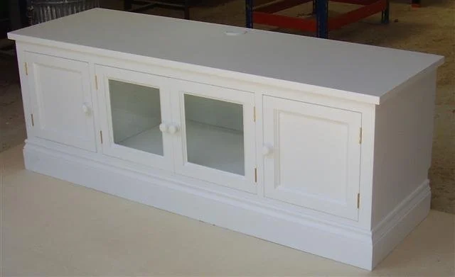 Hayward Low Media unit with Glazed Doors.jpg