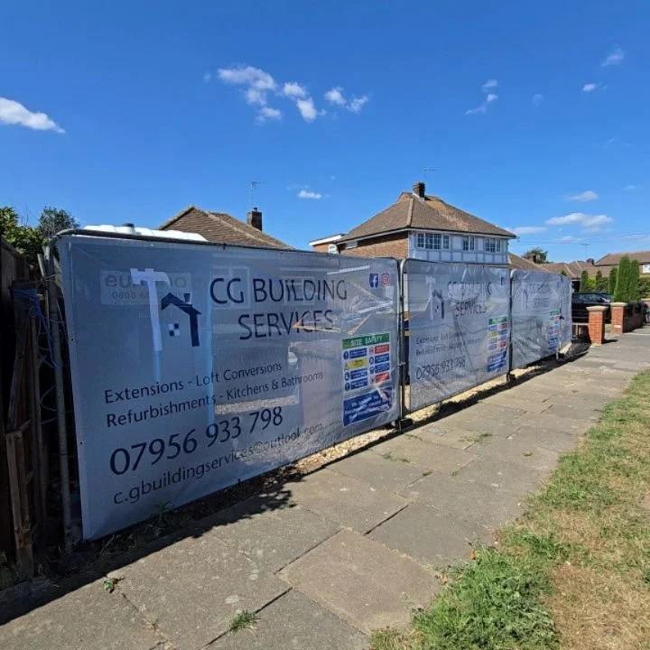 Good morning and happy Sunday instagramers π·‍βοΈ
We have started a mega project in Sunbury on Thames recently. π
We have set the site up, completed demolition, dug the footings, installed new drainage and concreted footings all 46lm of them! ?
