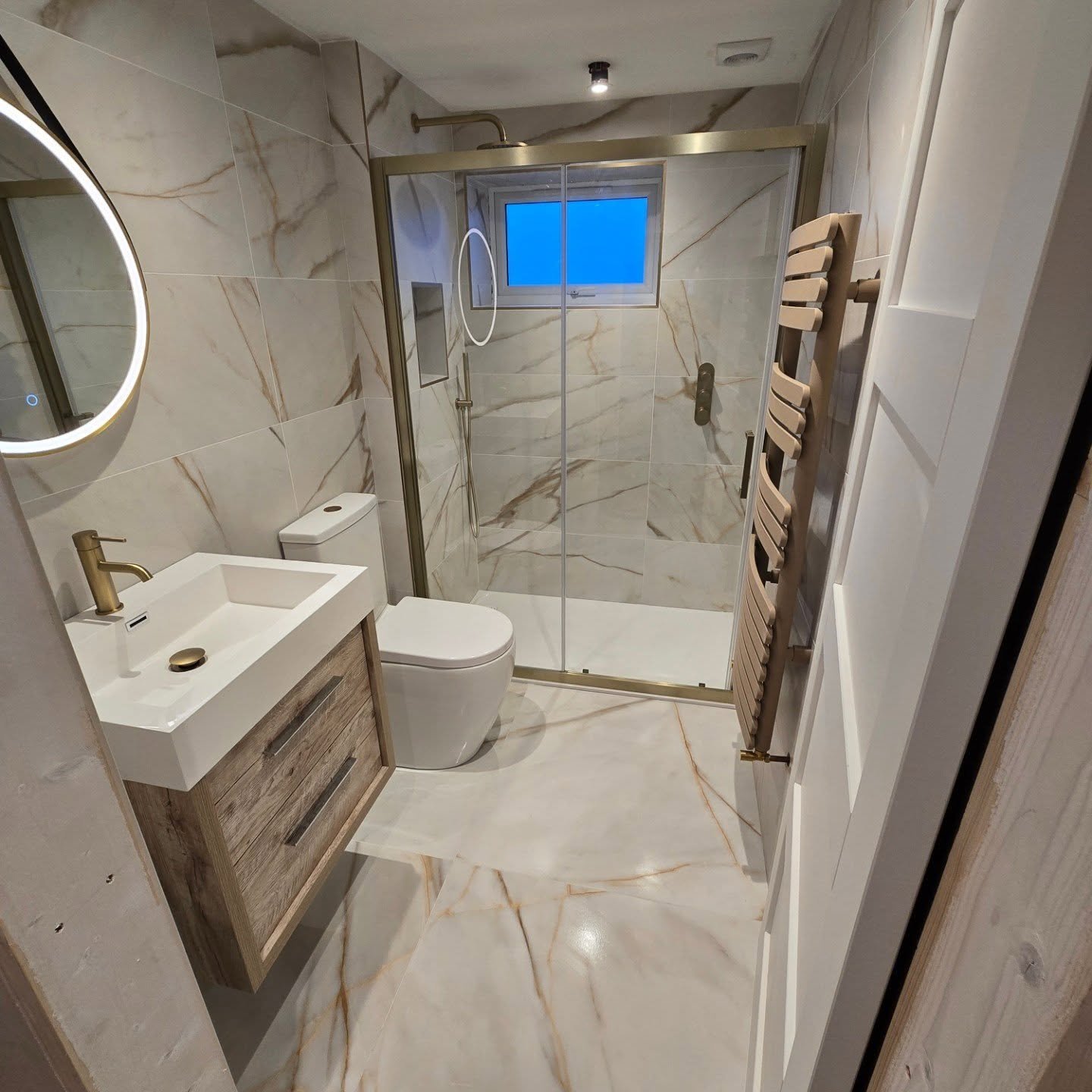 ARE YOU LOOKING FOR A BATHROOM REFURBISHMENT??

Look no further! Our team have recently installed and finished this Bathroom supplied by @easybathrooms. They supplied the suite and tiles. 😍

With electric underfloor heating to feel the warmth on you