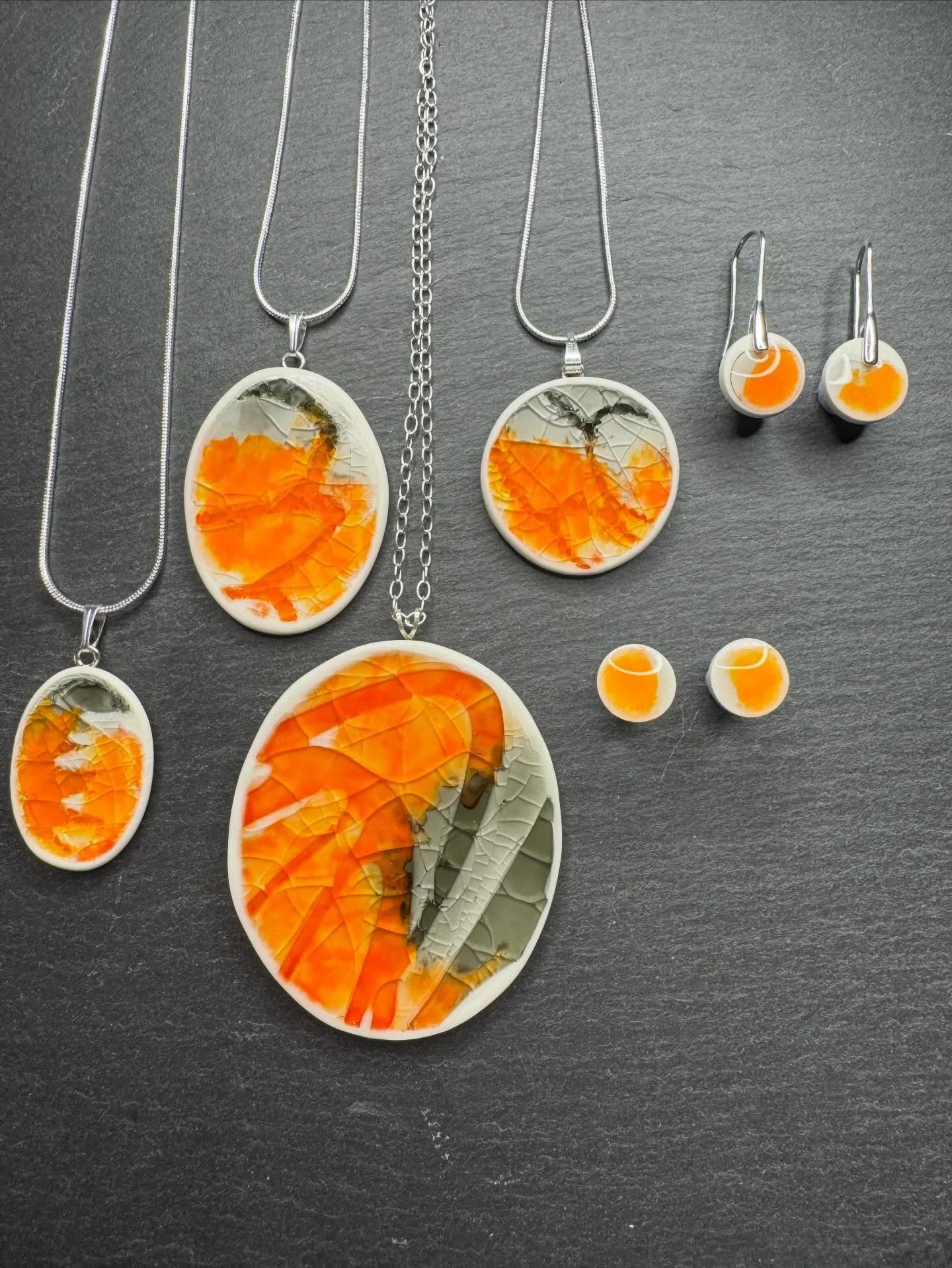 Glint &amp; Grey - glass and ceramic jewellery inspired by sunset hues. A dusky collection of earrings, pendents and bracelets. Available at my Etsy shop. https://farahbatool.etsy.com
#ceramics #clay #glass
#midlandpottersassociation #etsy #handmade 