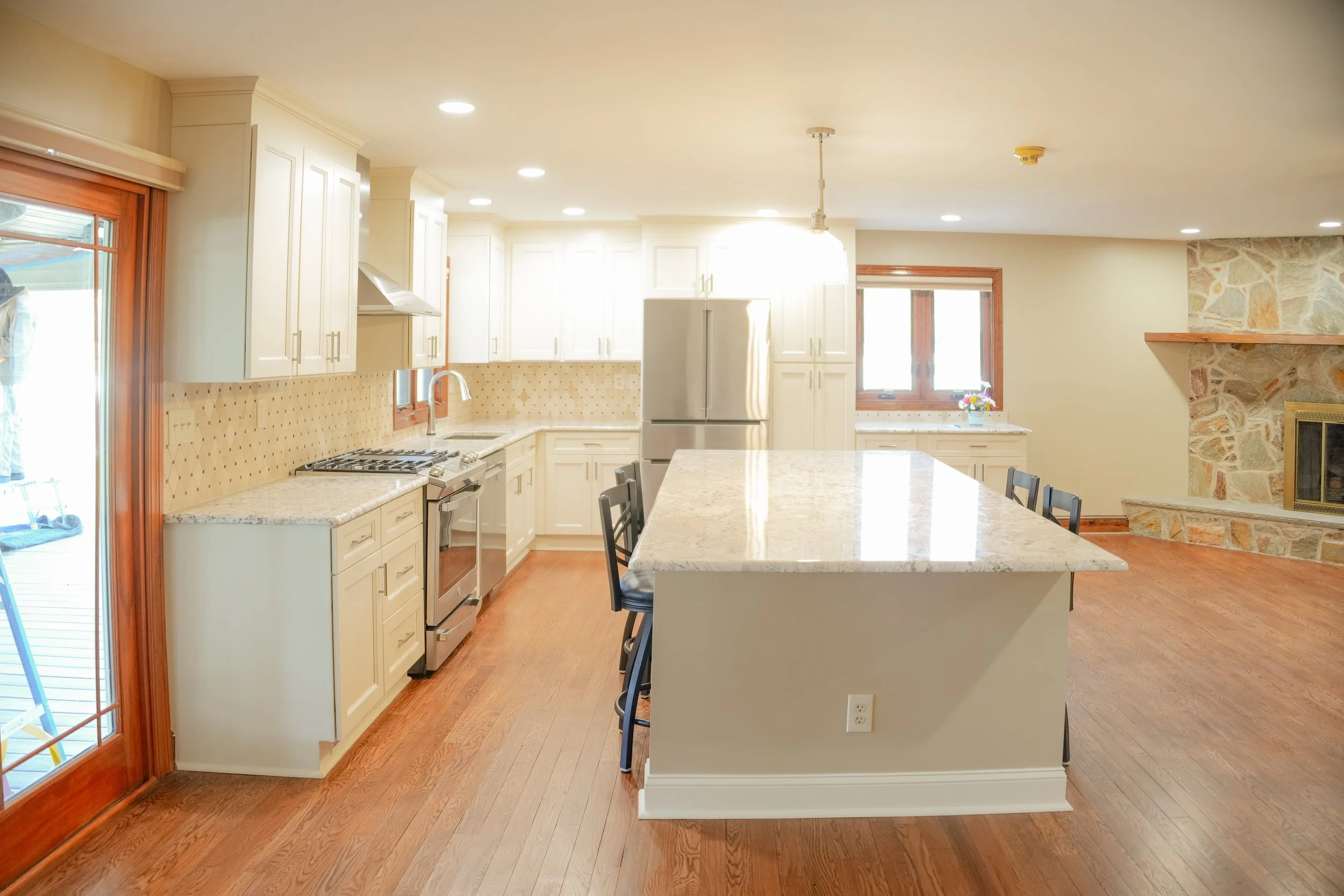 White and tan kitchen with tan backsplash
