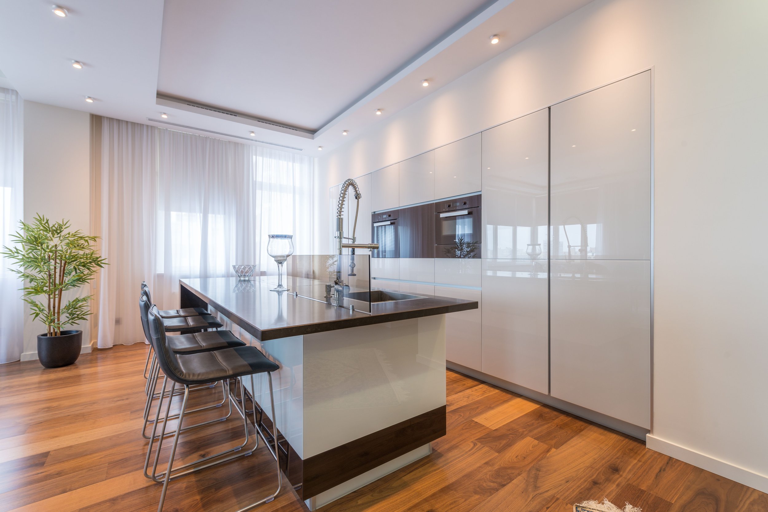 Contemporary Handleless Kitchen