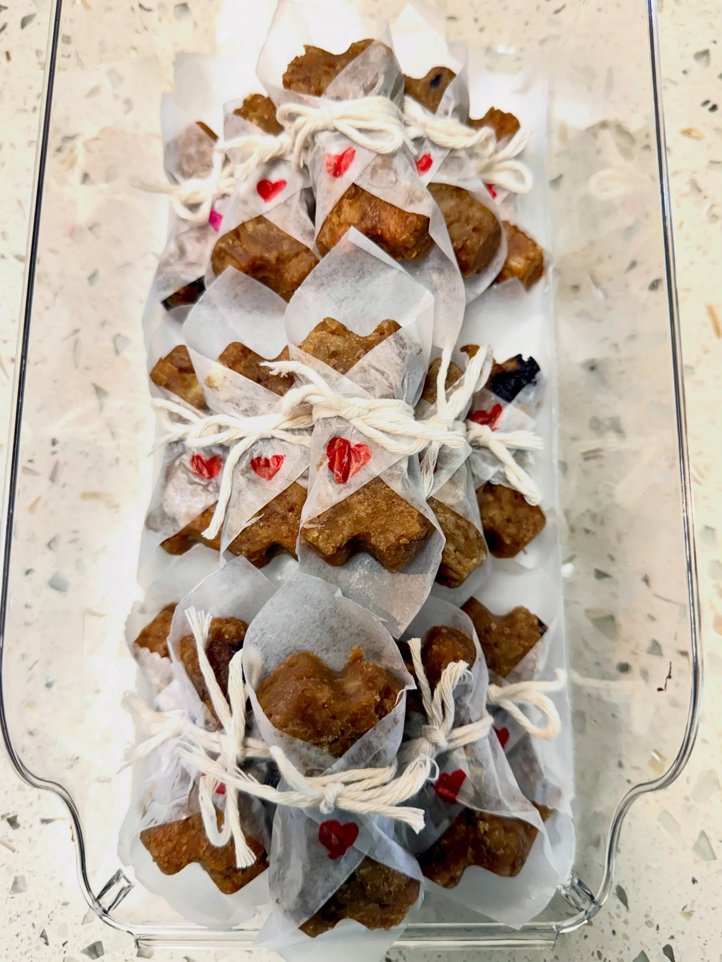 🐾 Freshly Made Dog Treats! 🐾

Made with simple, wholesome ingredients your pup will love:

🍌 Banana
🫐 Blueberries
🥜 Peanut Butter
🌾 Oats
🌾 Rice Flour
✨ Cinnamon
🧂 A pinch of Salt
🥚 Eggs

No mystery ingredients&mdash;just homemade goodness ba