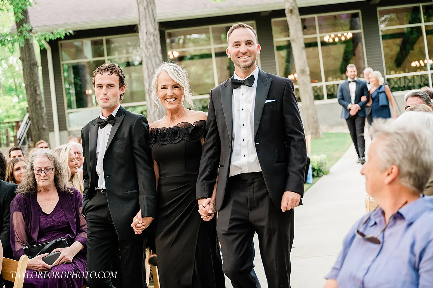 ritz-charles-bluffs-at-connor-prairie-wedding-ceremony-reception-indianapolis-photography_0553.jpg