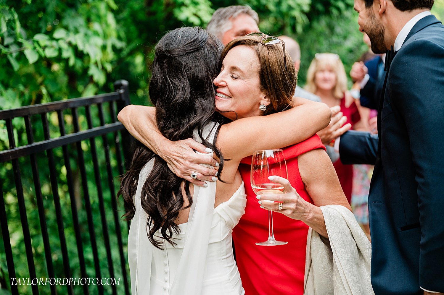 ritz-charles-bluffs-at-connor-prairie-wedding-ceremony-reception-indianapolis-photography_0573.jpg
