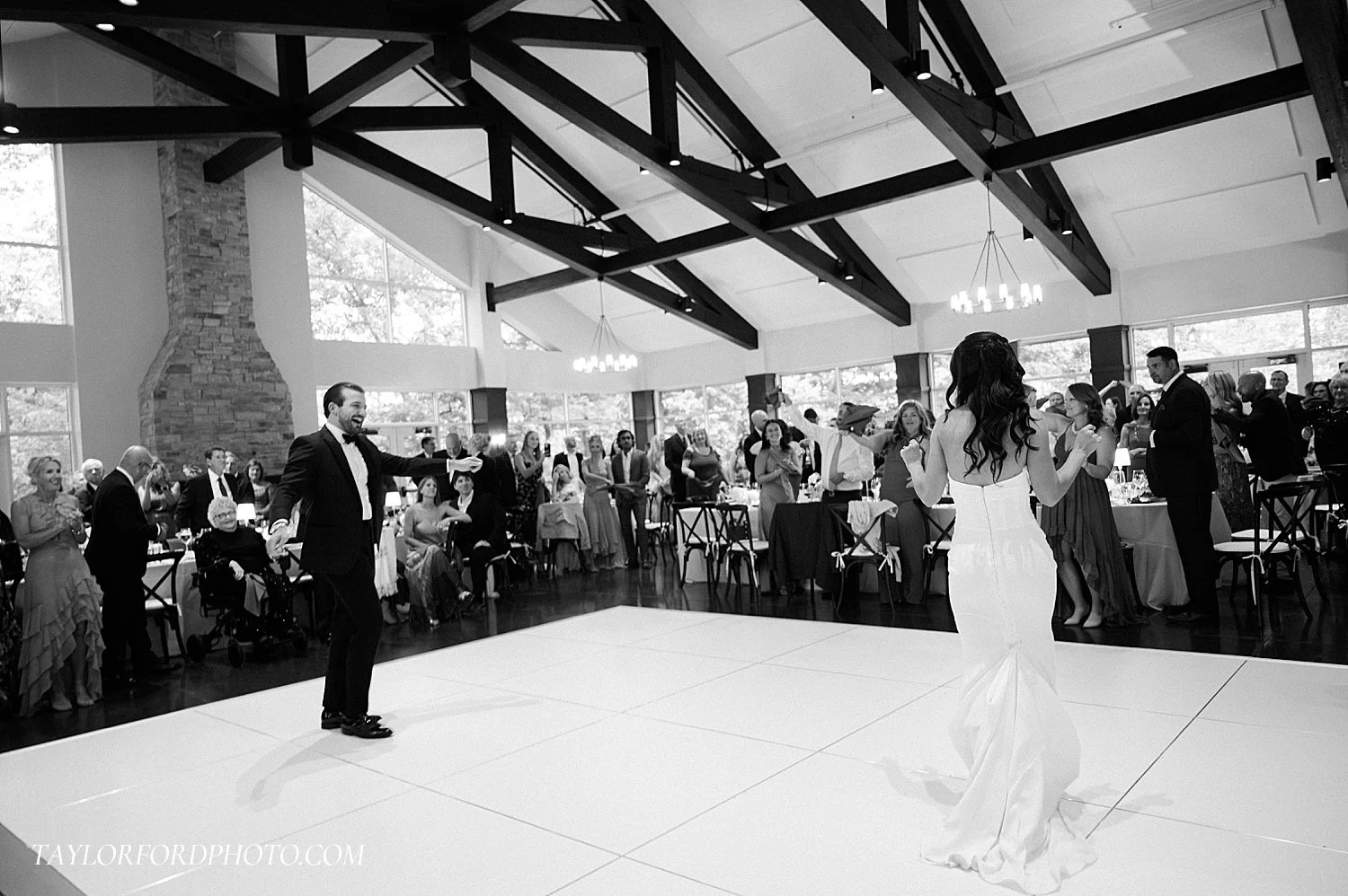 ritz-charles-bluffs-at-connor-prairie-wedding-ceremony-reception-indianapolis-photography_0586.jpg