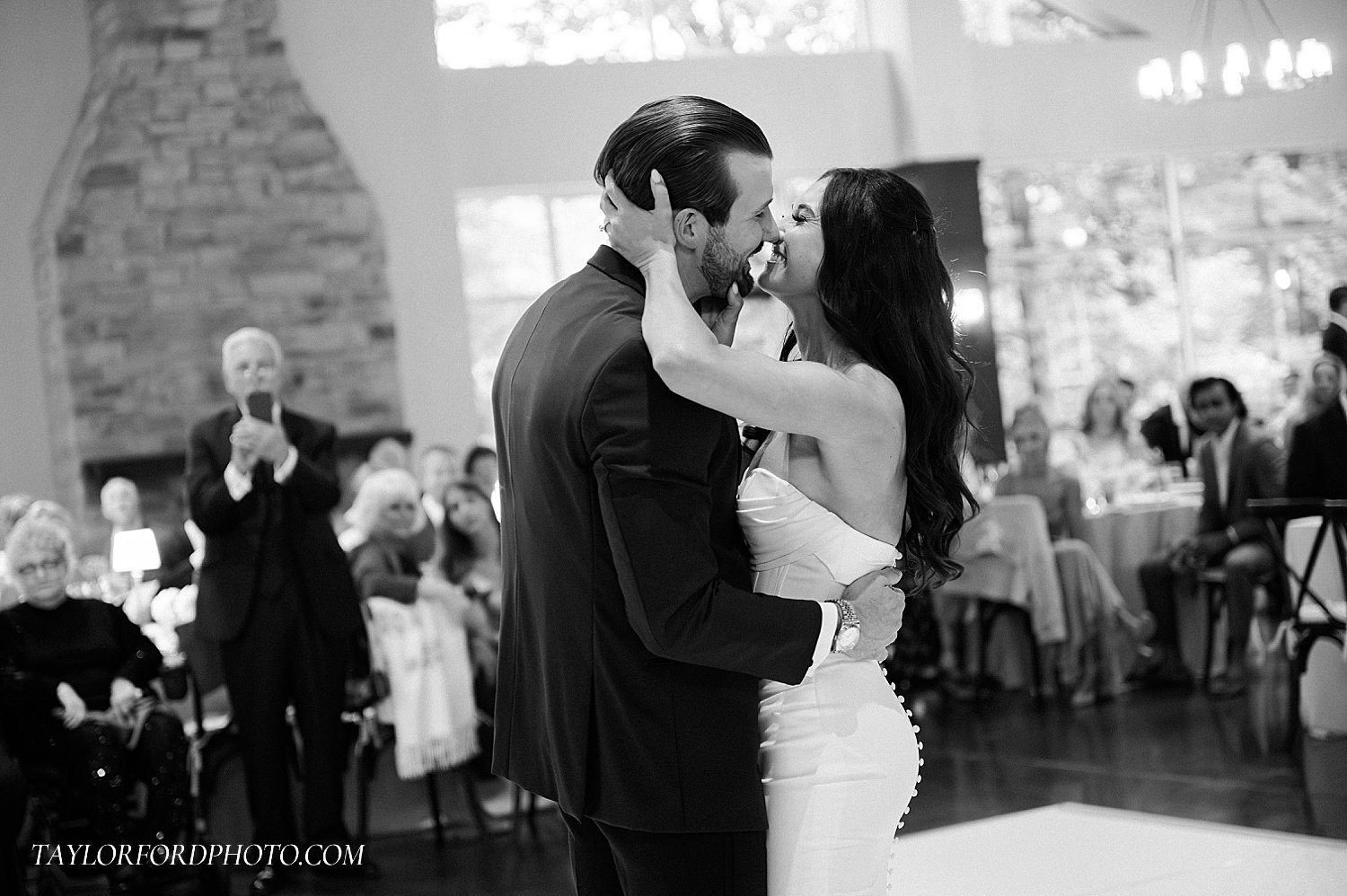 ritz-charles-bluffs-at-connor-prairie-wedding-ceremony-reception-indianapolis-photography_0588.jpg