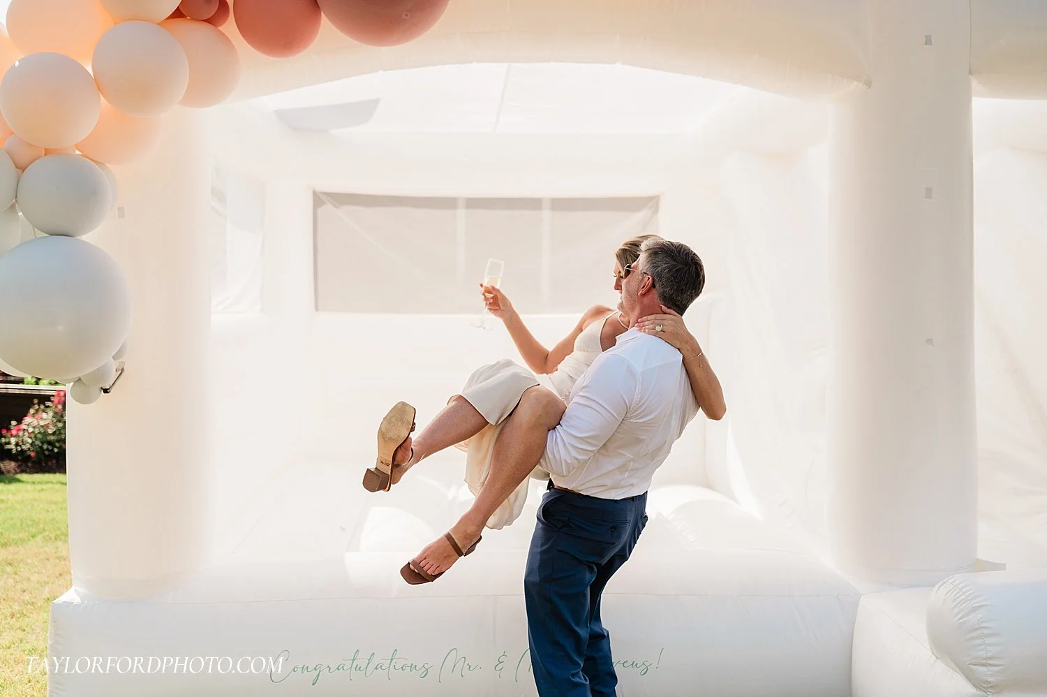 warsaw-indiana-private-estate-wedding-reception-bounce-house-taylor-ford-photography_0602.jpg