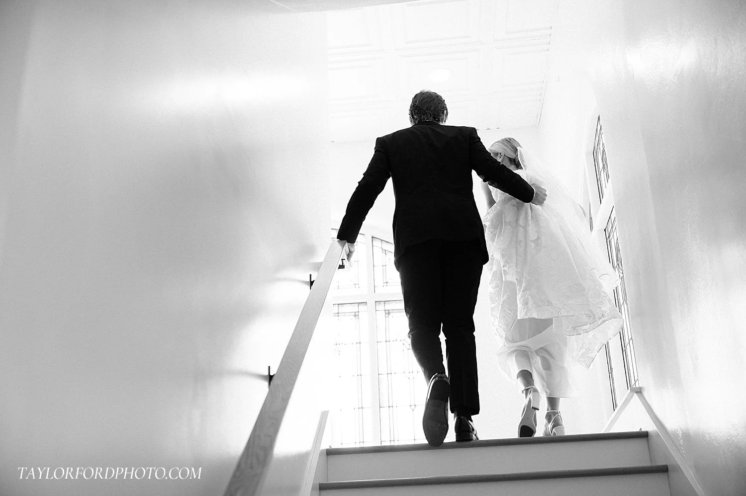 kaleidoscope-502-pierceton-warsaw-indiana-summer-wedding-taylor-ford-photography_0638.jpg