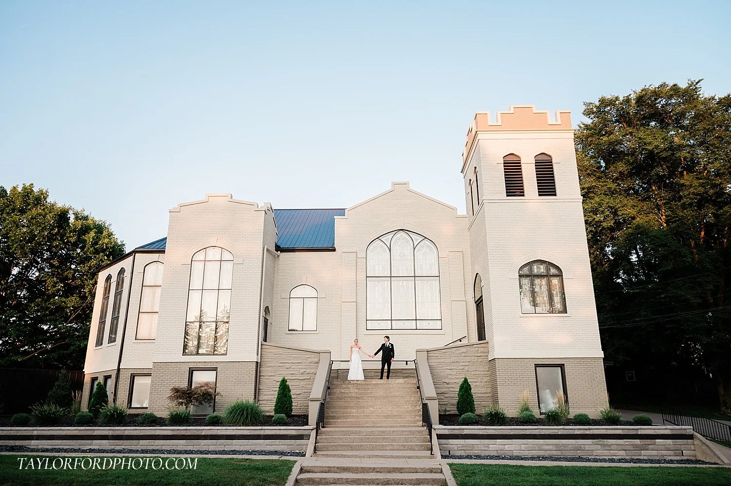 kaleidoscope-502-pierceton-warsaw-indiana-summer-wedding-taylor-ford-photography_0645.jpg