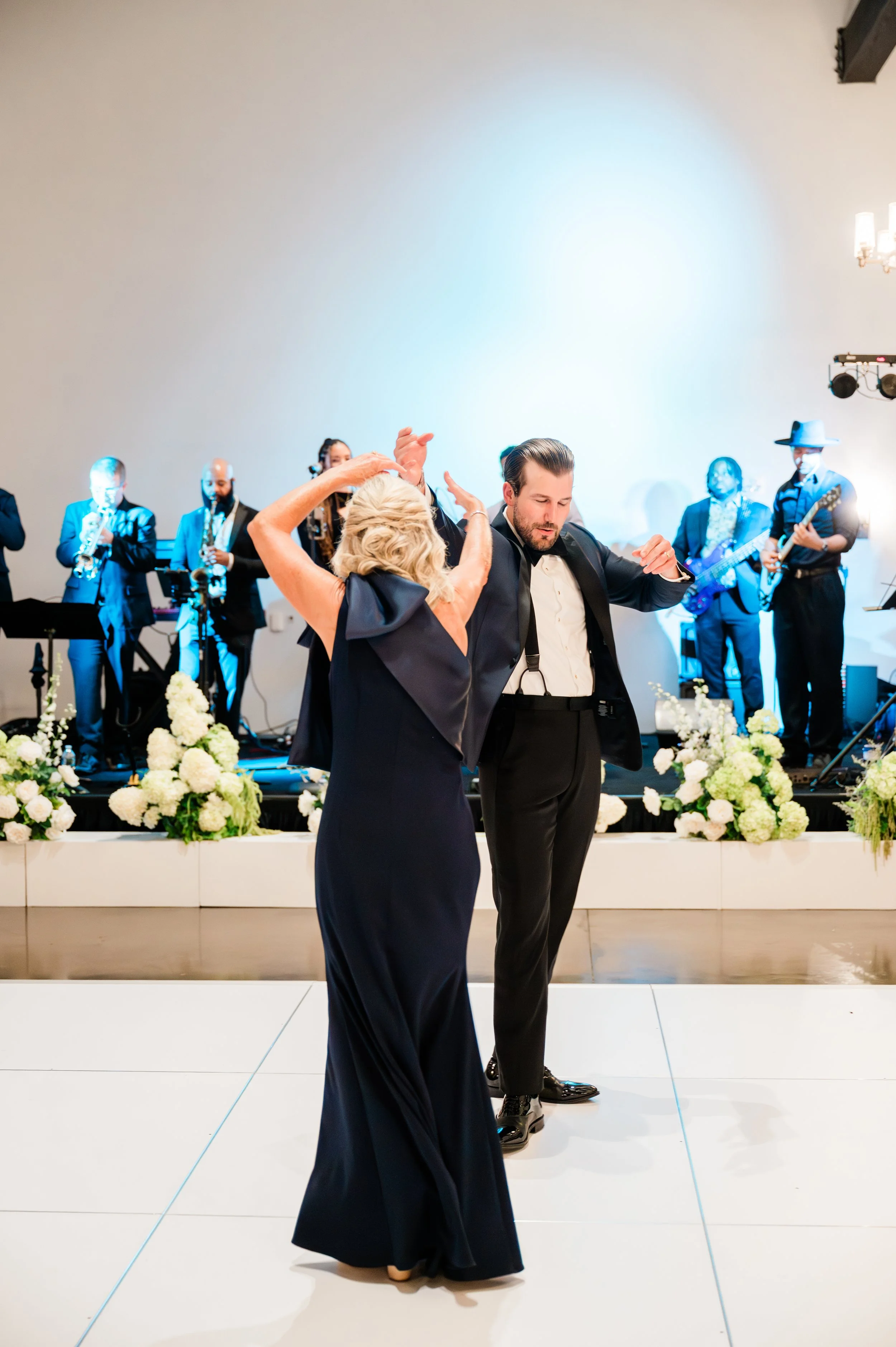 Modern Mother of the Bride Dresses: A Photographer's Guide to Finding the Right Look
