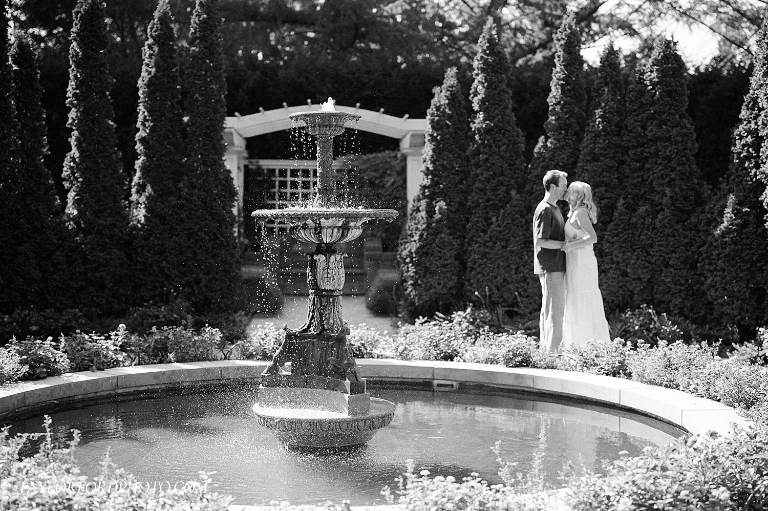 newfields-indianapolis-engagement-photos-_0677.jpg