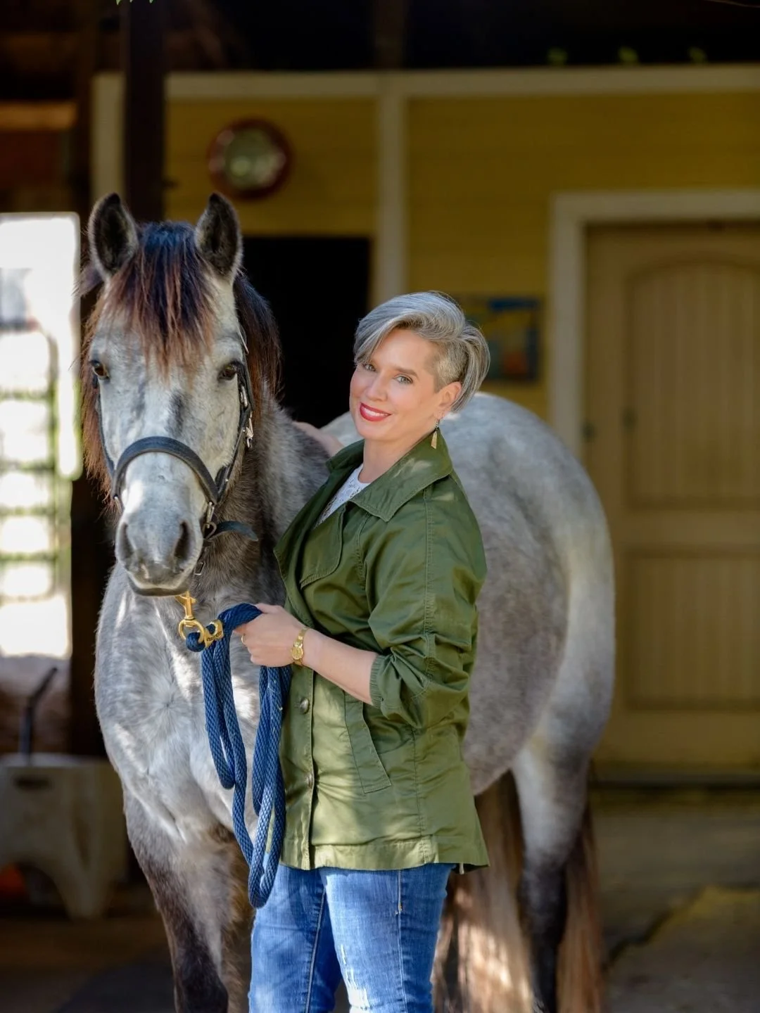 Trust is built in the details. And in how someone makes you feel.

Sarah's brand session was designed to reflect exactly that. Integrity. Expertise. Warmth. As a Houston-based financial advisor, her work guides individuals and families through some o