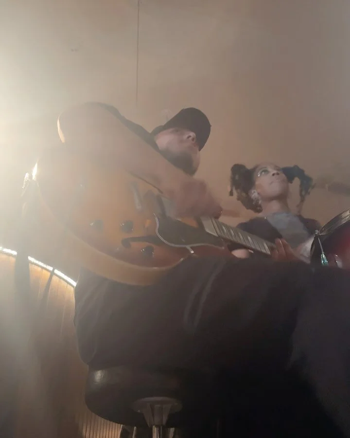 Some clips from last nights session 🎸🥁 dabbled with some Guitar + Drum action 😅 gotta keep shed this combo. 

Shoutout @zavenplays @ajamcalledsaturday for having me!